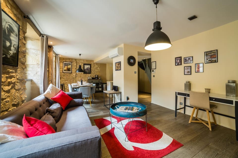 Living room, Dining area