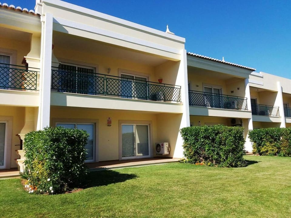 Apartment Coelha Beach - Pool - Free Wi-Fi - Air Con Apartment in Guia