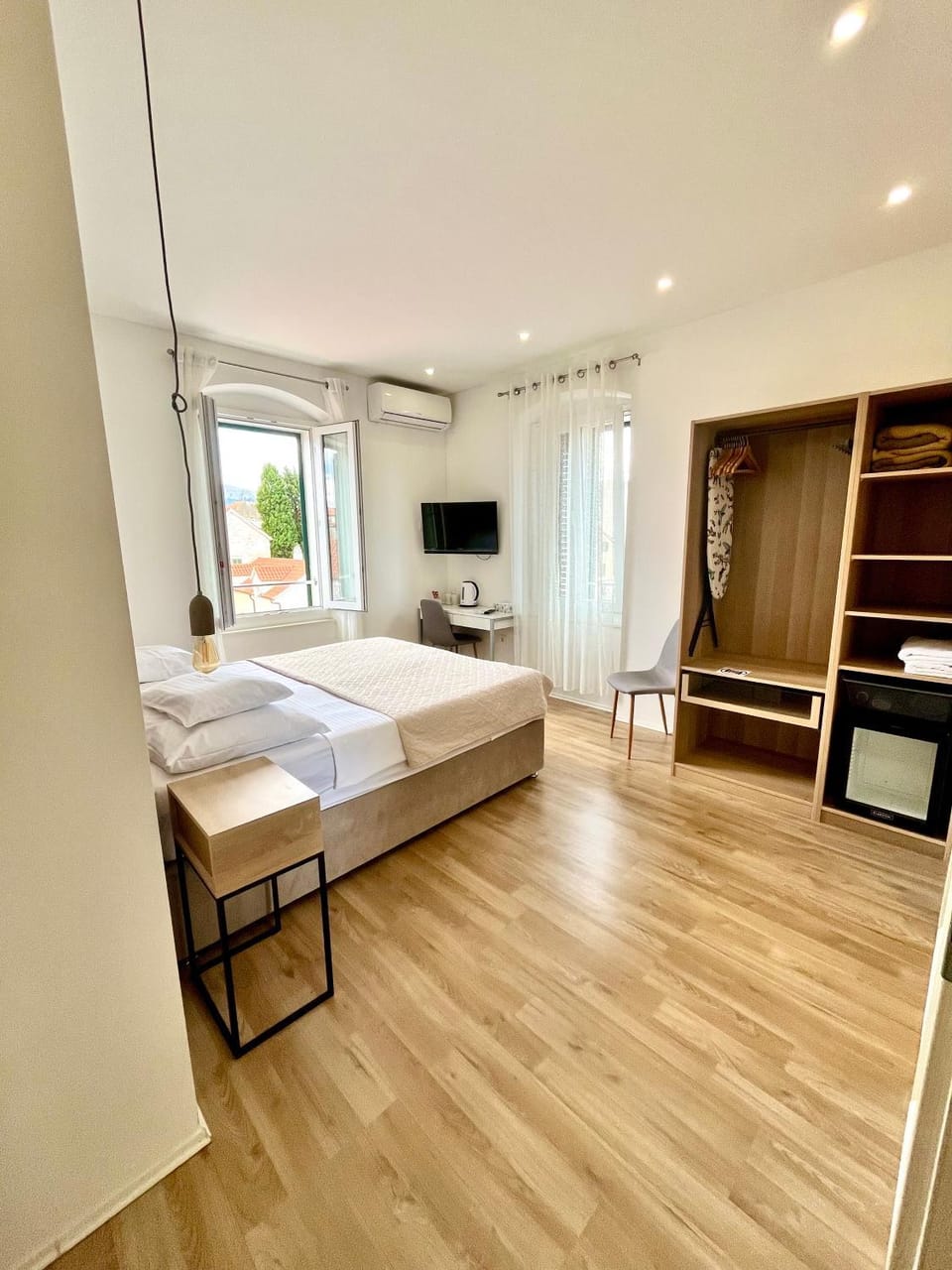 Seating area, Bedroom