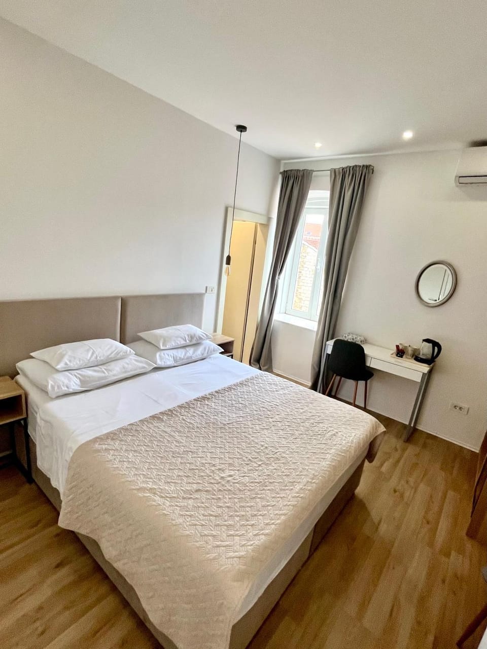 Seating area, Bedroom