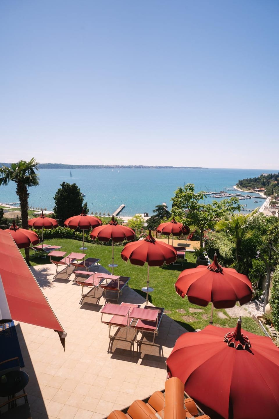 Property building, Day, Natural landscape, Beach, Sea view, Swimming pool, sunbed