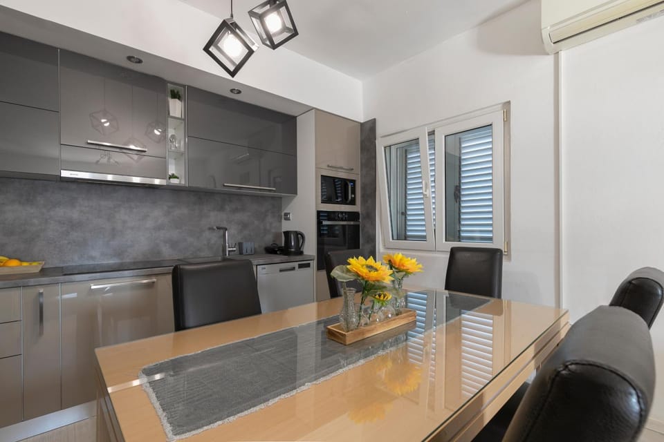 Communal kitchen, kitchen