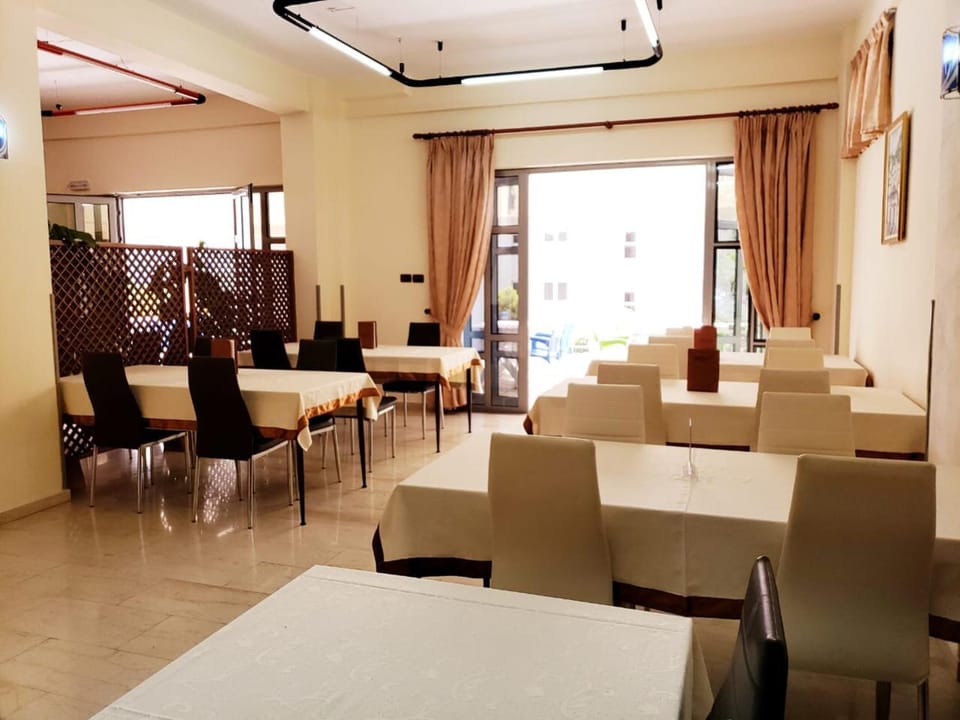 Restaurant/places to eat, Day, Summer, Lounge or bar