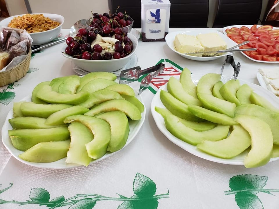 Continental breakfast, Buffet breakfast