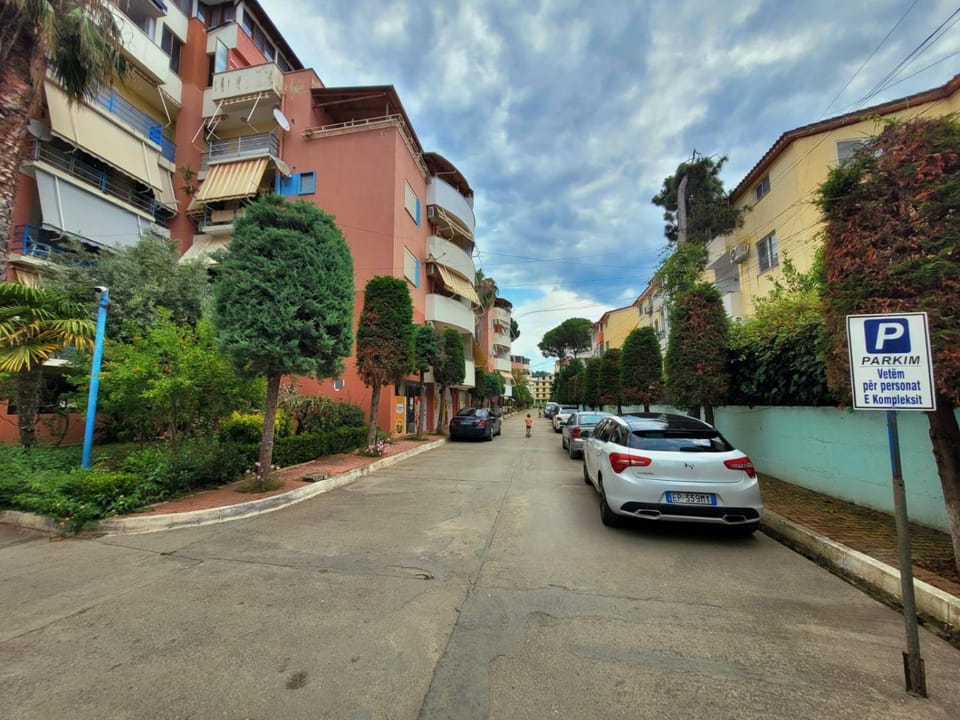 Property building, Neighbourhood