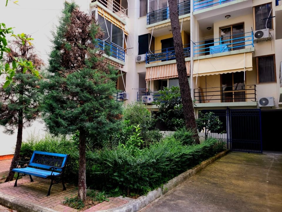 Property building, Neighbourhood, Garden, Garden view