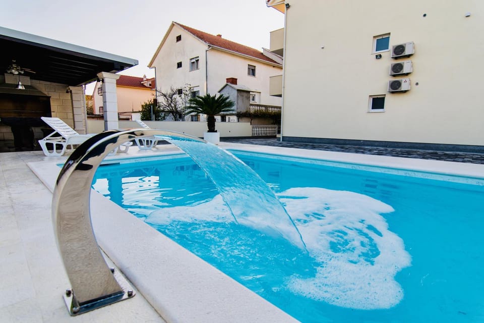 Swimming pool, Swimming pool