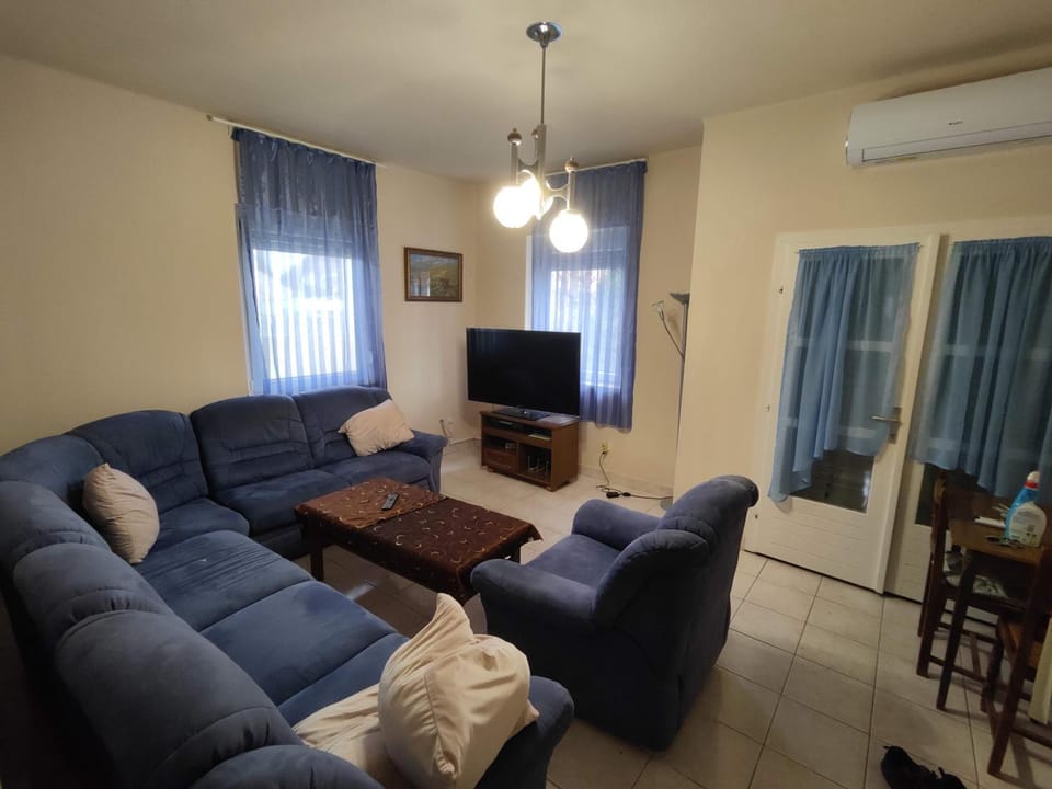 Communal lounge/ TV room, TV and multimedia, Living room