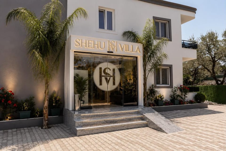 Property building, Facade/entrance, Logo/Certificate/Sign
