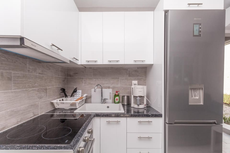 Kitchen or kitchenette, Living room