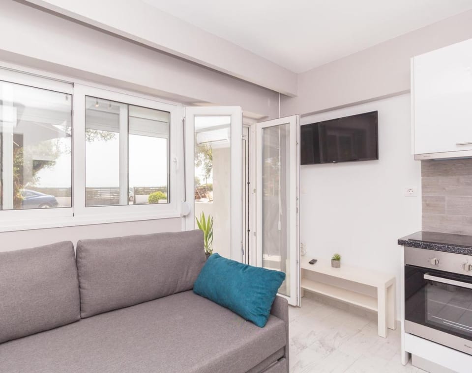 Kitchen or kitchenette, Living room