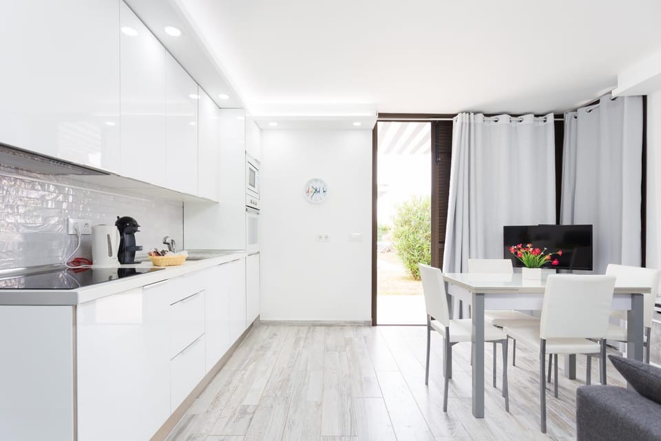Kitchen or kitchenette, Living room