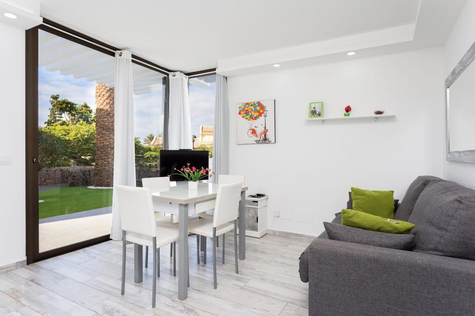 Bed, Living room, Dining area