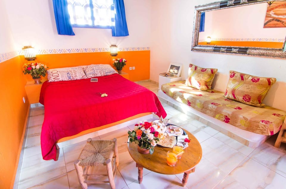Shower, Toilet, Staff, Bed, People, Garden, Bathroom, Fitness centre/facilities, Bedroom, Garden view, Pool view, Swimming pool, Swimming pool, cot, bunk bed, Family
