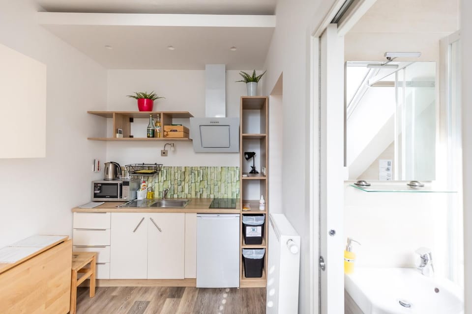 Coffee/tea facilities, minibar, stove