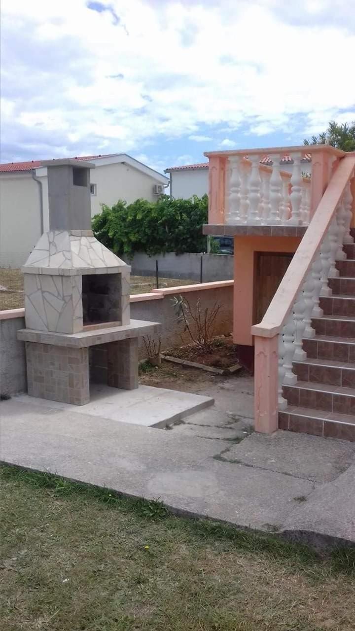 Facade/entrance, Food