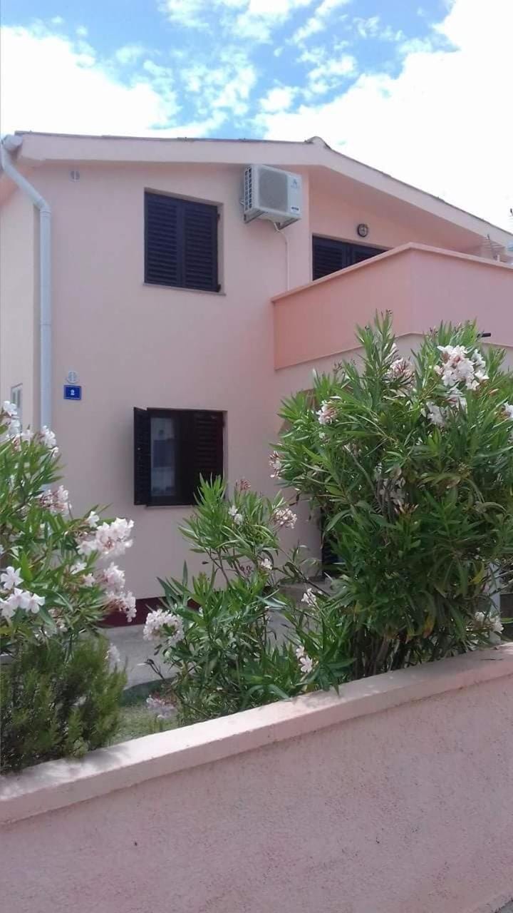 Facade/entrance, Balcony/Terrace