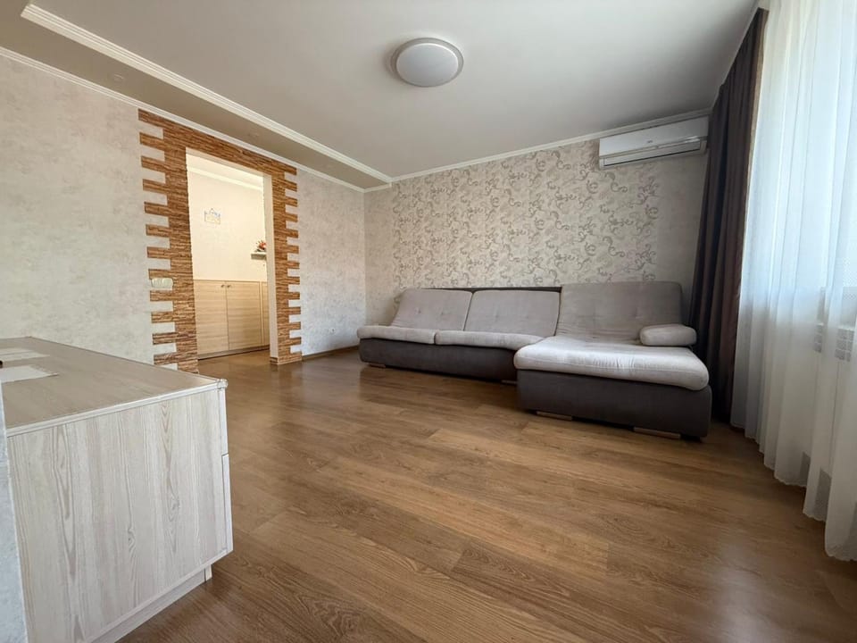 Living room, Photo of the whole room, Seating area, air conditioner