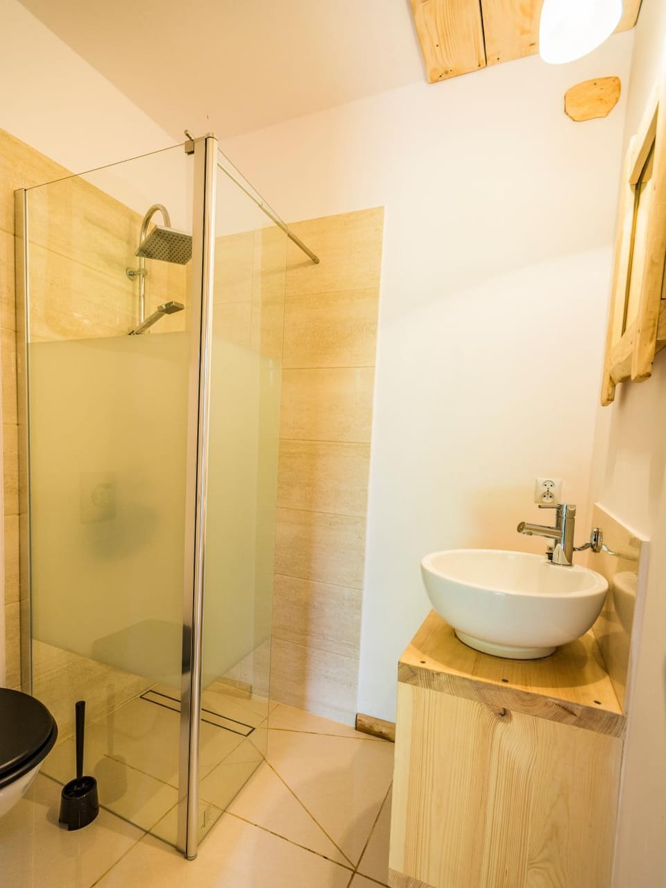 Shower, Toilet, Bathroom, Other, Decorative detail, On site, Area and facilities