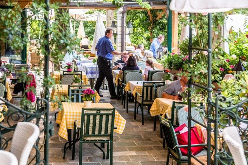Restaurant/places to eat, Garden view