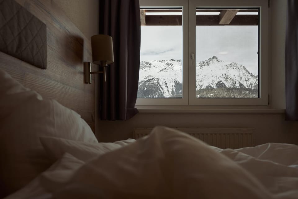Bed, Natural landscape, Winter, Photo of the whole room, Bedroom, Mountain view