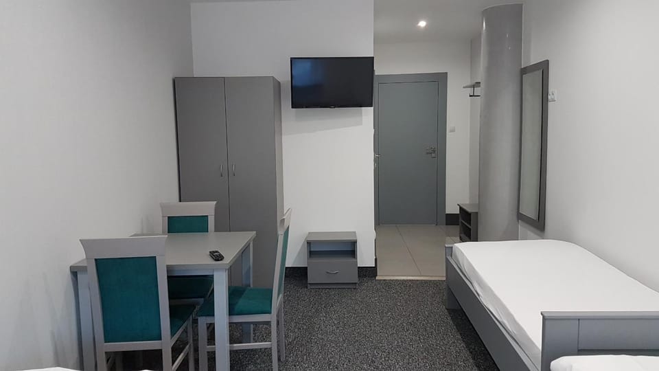 Bed, TV and multimedia, Living room, Bedroom