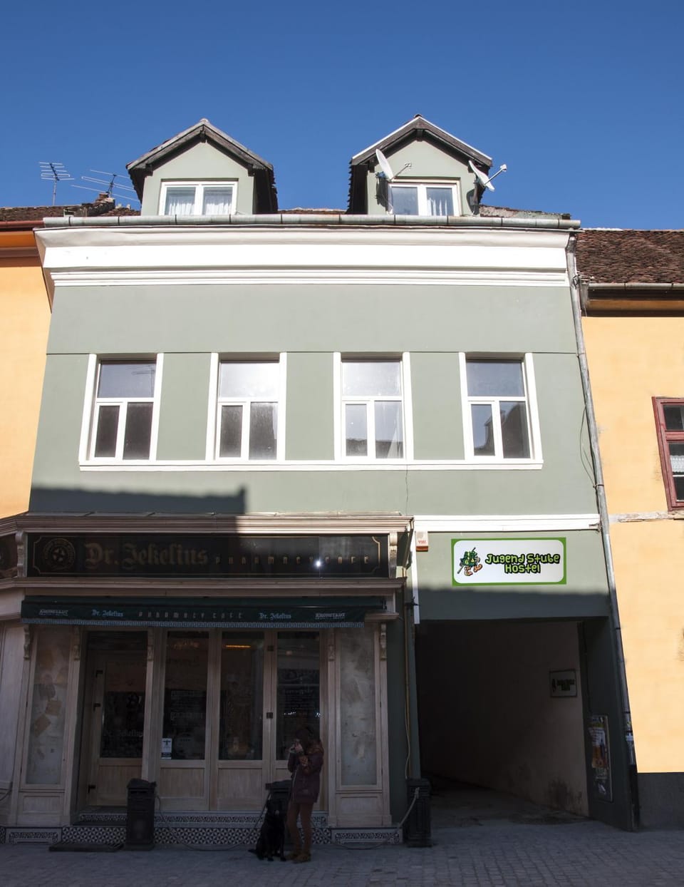 Facade/entrance, Area and facilities