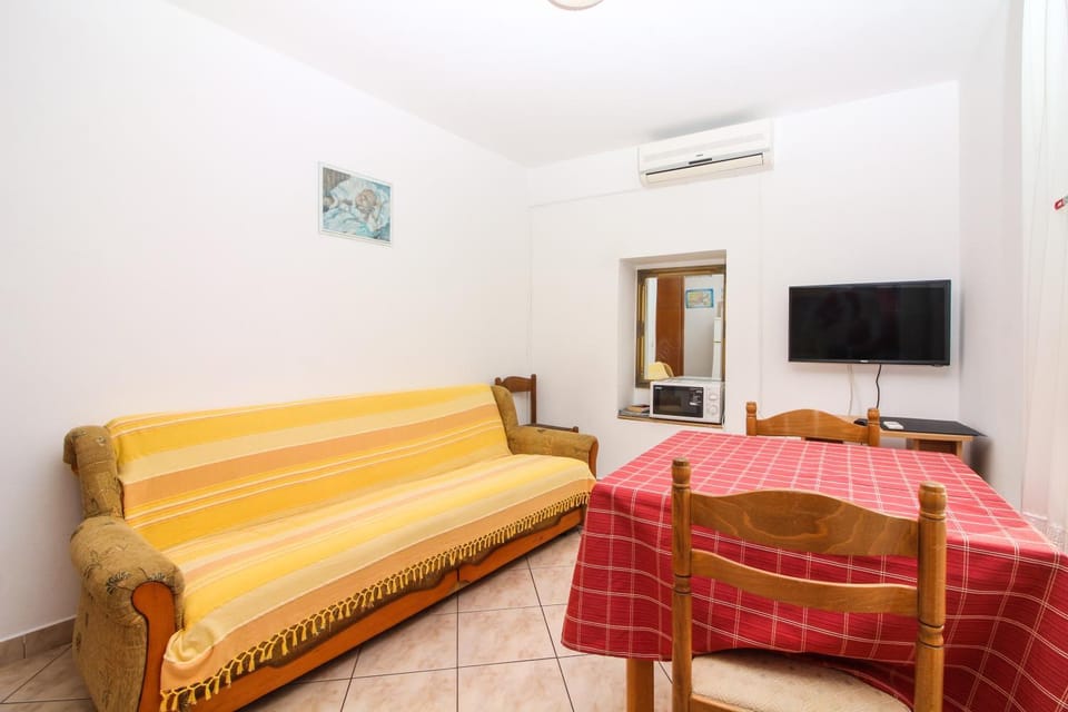 Seating area, air conditioner