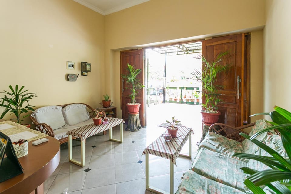 RedDoorz Syariah @ Sakinah Guesthouse Bed and Breakfast in Indonesia