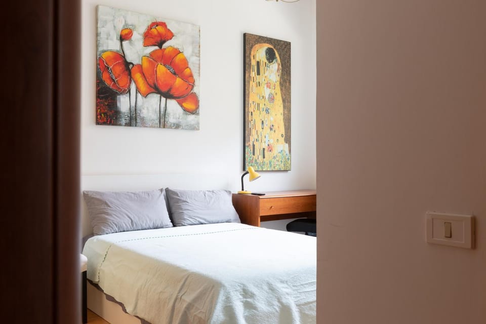 Bed, TV and multimedia, Photo of the whole room, Bedroom, internet, wardrobe, air conditioner