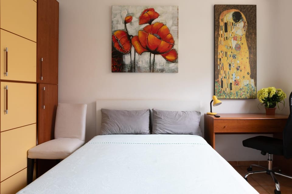 Bed, TV and multimedia, Photo of the whole room, Bedroom, internet, wardrobe, air conditioner