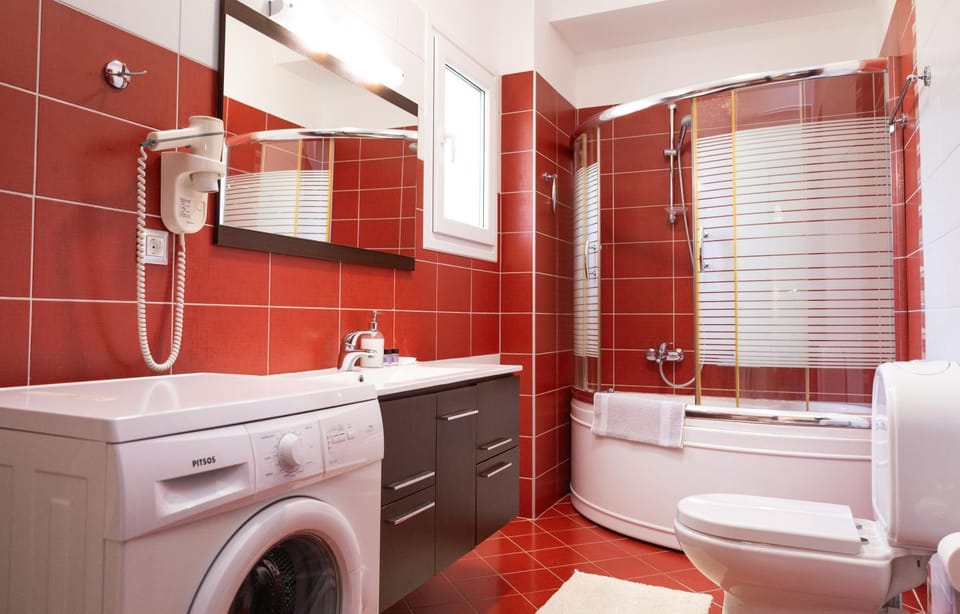 Shower, Toilet, Bathroom, Bath, towels, washing machine