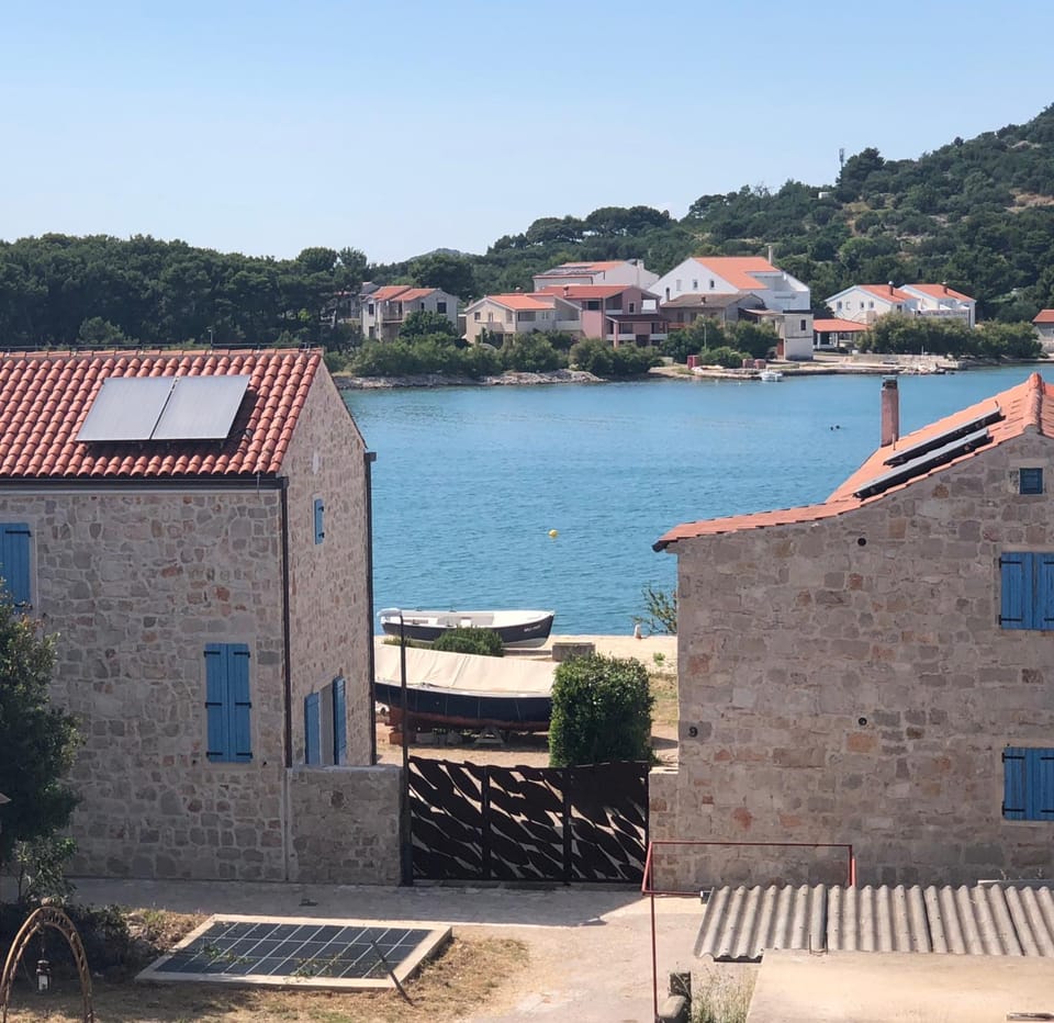 Mountain view, Sea view