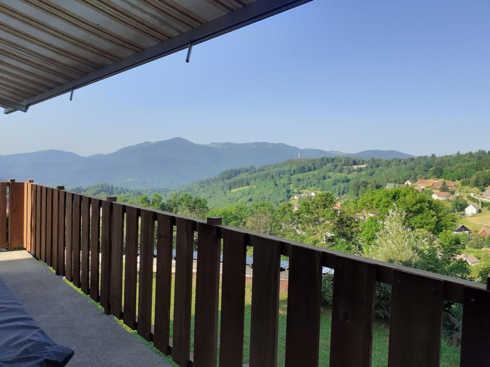 Balcony/Terrace, Mountain view