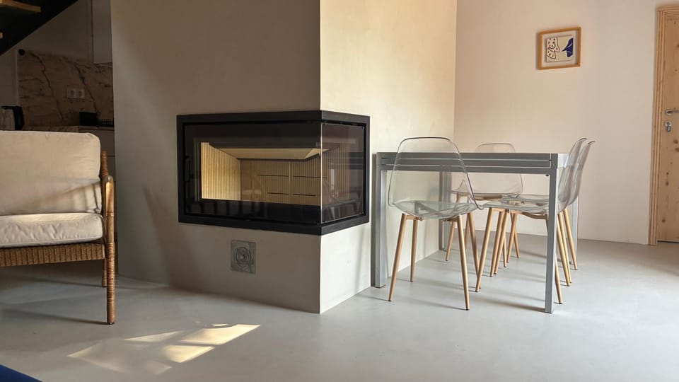 Living room, fireplace