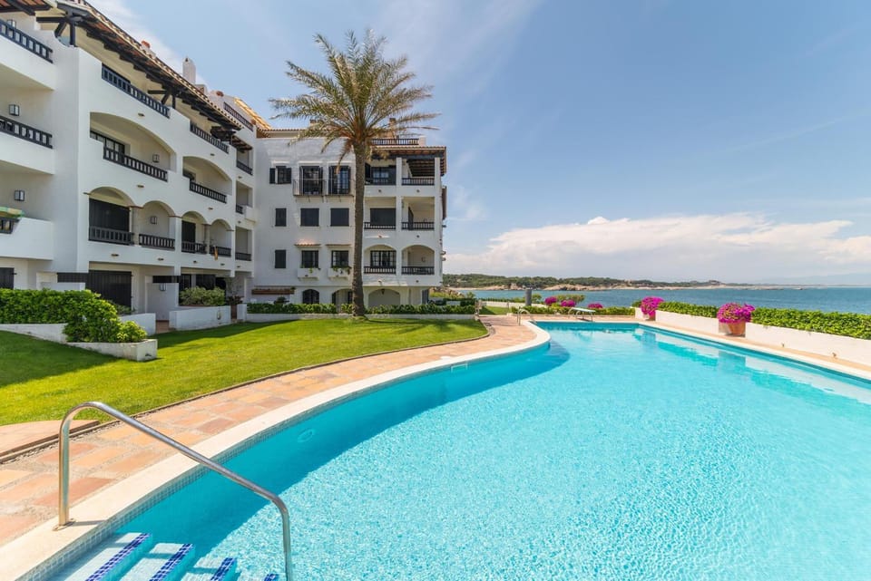 Property building, Pool view, Swimming pool