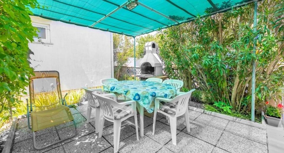 Patio, BBQ facilities