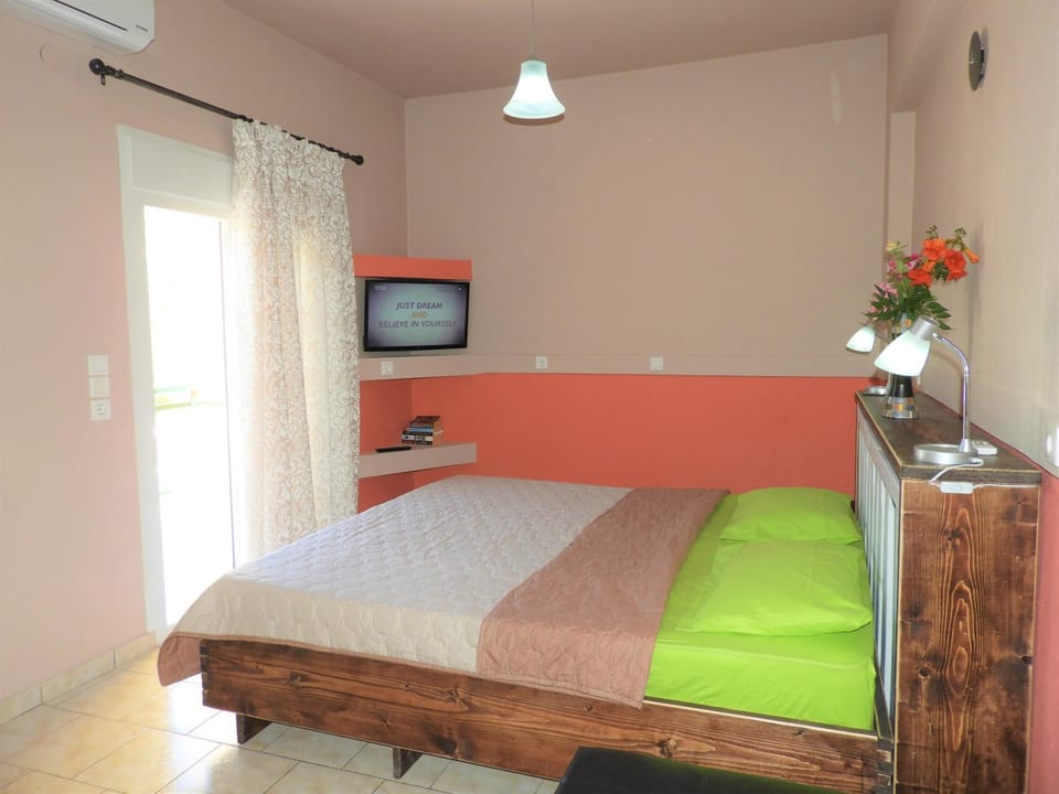 Bed, Balcony/Terrace, Bedroom