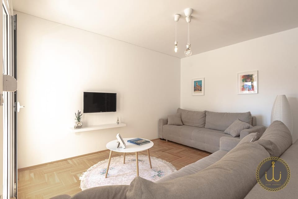 TV and multimedia, Seating area