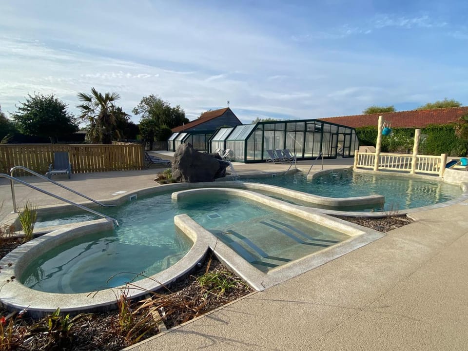 Camping-Caravaning de la Mollière Campground/ 
RV Resort in Hauts-de-France