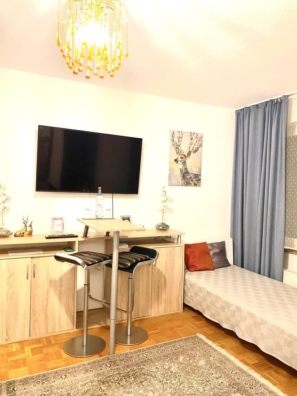 Welcome to Messe! Two-bedroom SmartApartment &Balcony Apartment in Lower Saxony, Germany