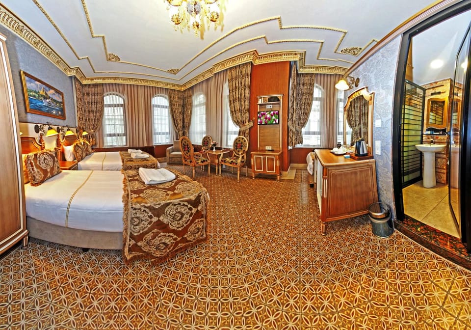 Photo of the whole room, Decorative detail