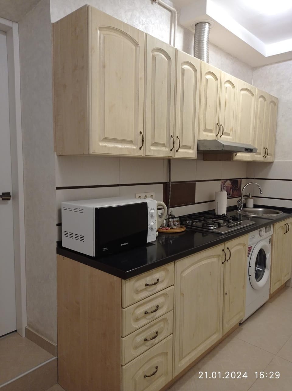 Kitchen or kitchenette, minibar, washing machine