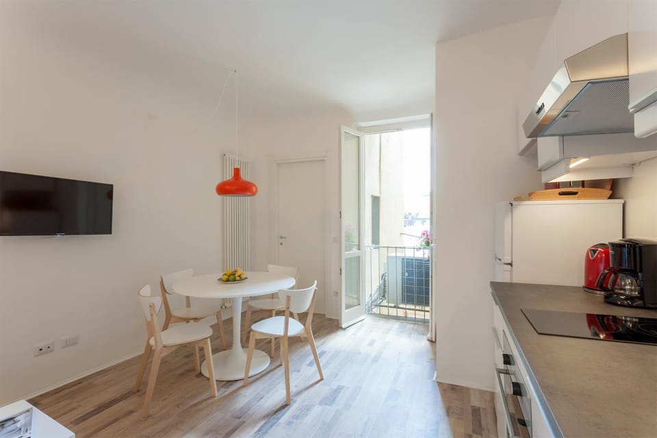 Coffee/tea facilities, Kitchen or kitchenette, Dining area