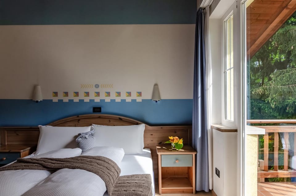 Bed, View (from property/room), Balcony/Terrace, Photo of the whole room, Bedroom
