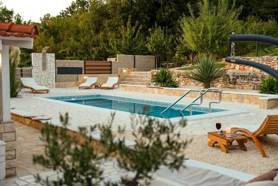 Day, Natural landscape, Swimming pool, sunbed