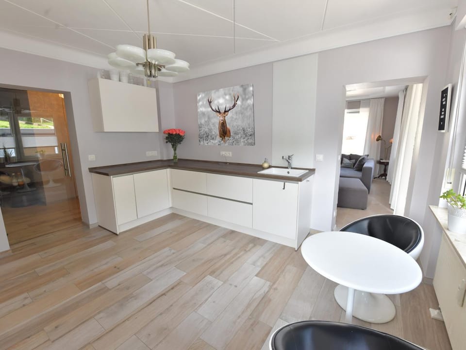 Kitchen or kitchenette, Seating area