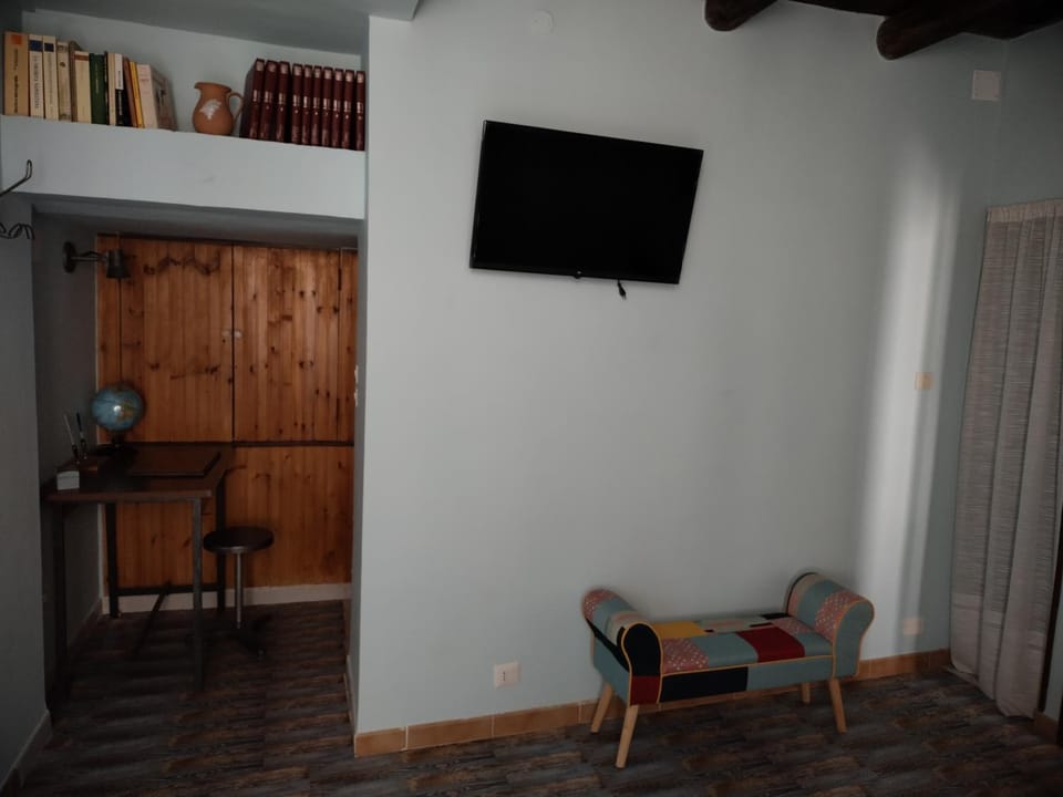 Living room, Seating area, Evening entertainment