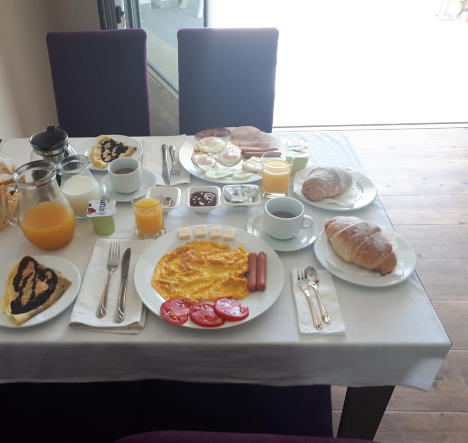 Restaurant/places to eat, Food and drinks, Continental breakfast, Buffet breakfast
