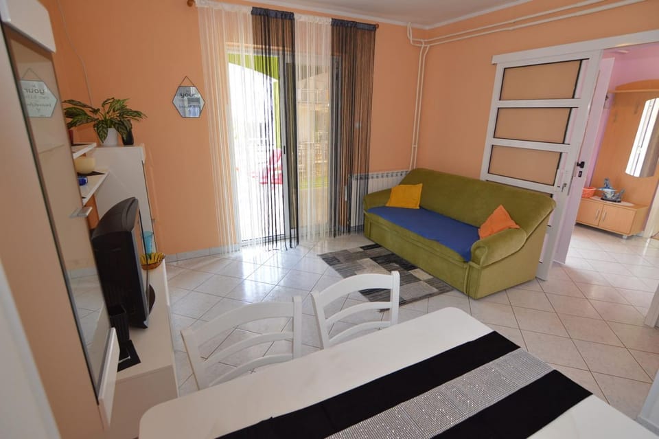 Apartments Sergggo - Top location 5minute walk Beach, Strand, Spiaggia Bed and Breakfast in Poreč